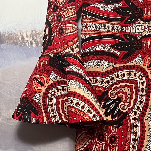 NEW YORK & CO Knee Length Shift Dress Size L Red Paisley Geo MOD‎ Bell Sleeve - Picture 7 of 16